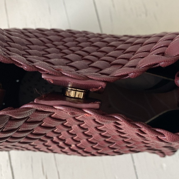 Moda Luxe Elegant Burgundy Woven Faux Leather Satchel - Picture 7 of 9